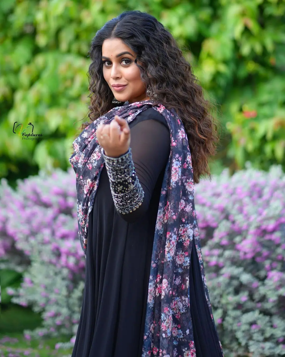 ETV ACTRESS POORNA MESMERIZING LOOKS IN BEAUTIFUL BLACK DRESS 5